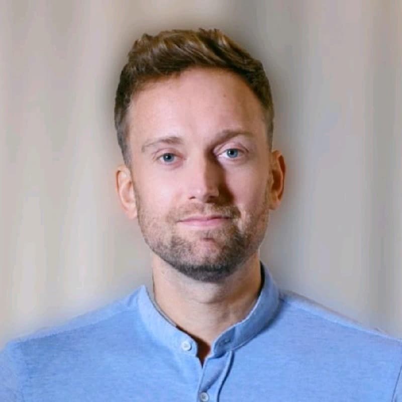 Elliott Rayner